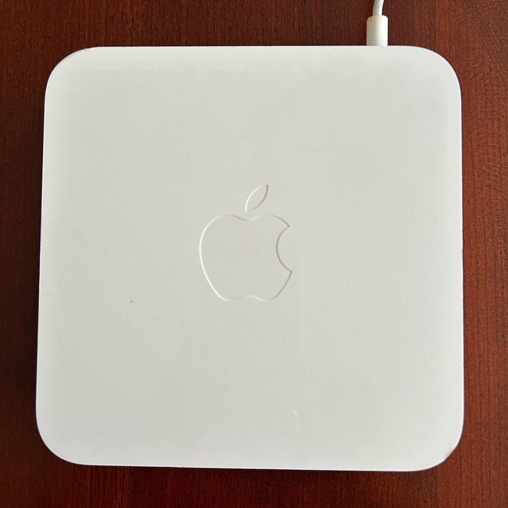 Apple AirPort Extreme Base Station Wireless Router - Picture 2 of 8
